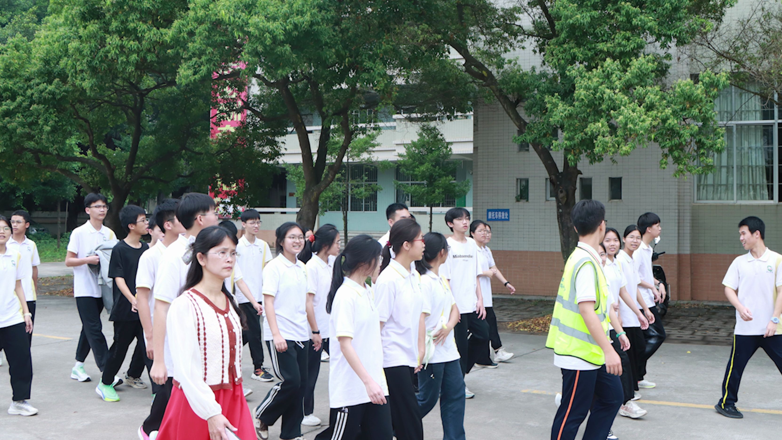 【快讯】镇隆中学学子深入信宜中学研学哔哩哔哩bilibili