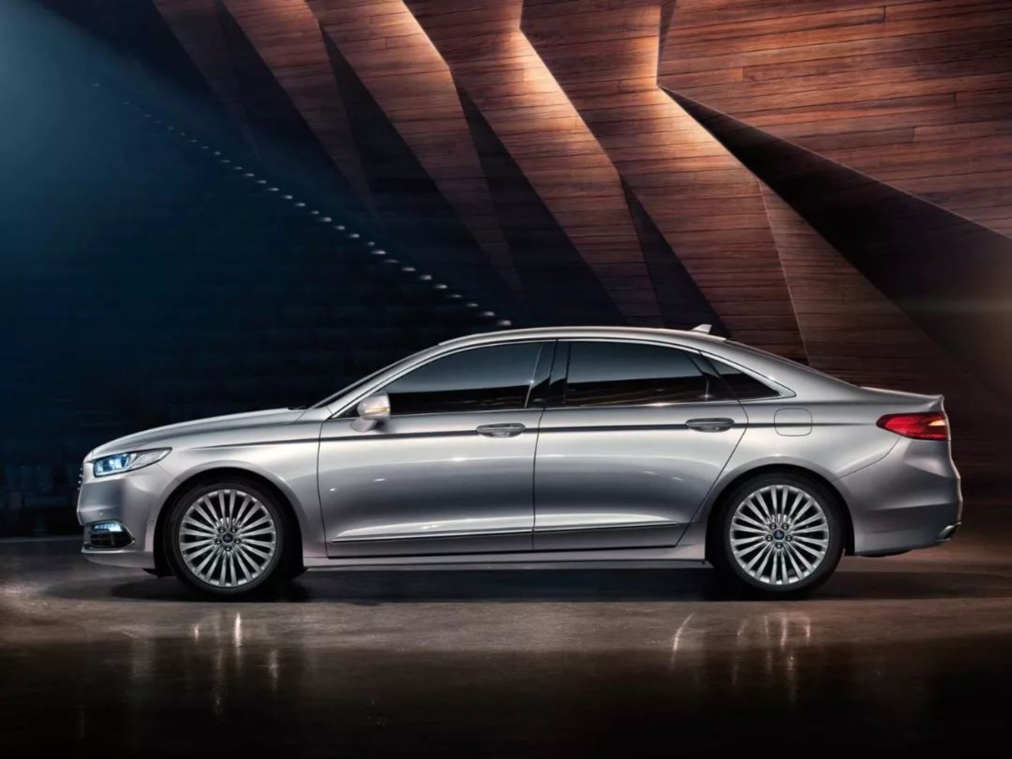 堪比亚洲龙的优秀车型,福特金牛座的顶级配置,b级车的最佳选择_哔哩哔