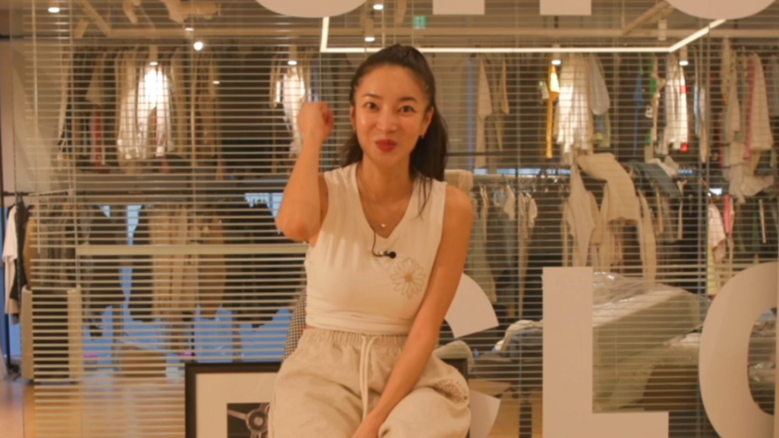 金允智 vlog 用一把椅子就能练出腹肌!