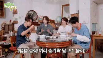 Download Video: 【GOT7】金谦爆料说小斑不喜欢分享食物和饮料，但不介意和金谦马克分享，但当JB要求'一口'时，小斑就说哦在我的国家...（不一起吃饭）立刻拒绝了哈哈