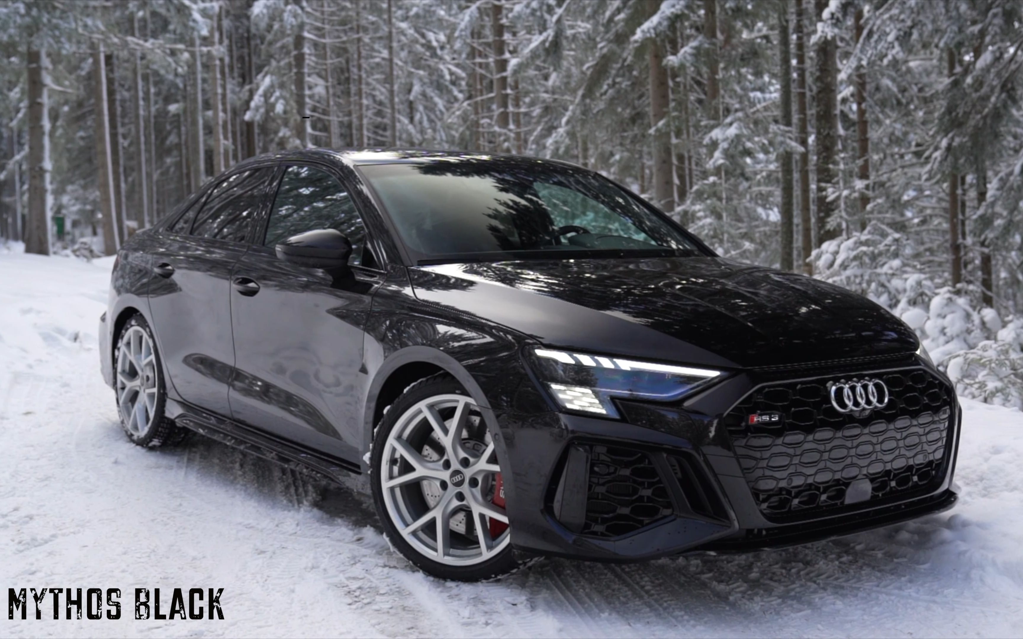 2022款奥迪rs3 轿车版 mythos black(神话黑) | 在冬季仙境中漂移