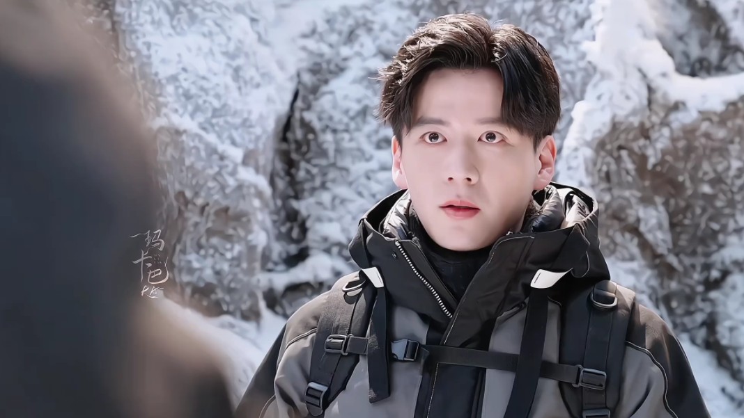 张海客喜欢的女孩被害,为了能够复活她,张海客选择背叛张家和汪家人