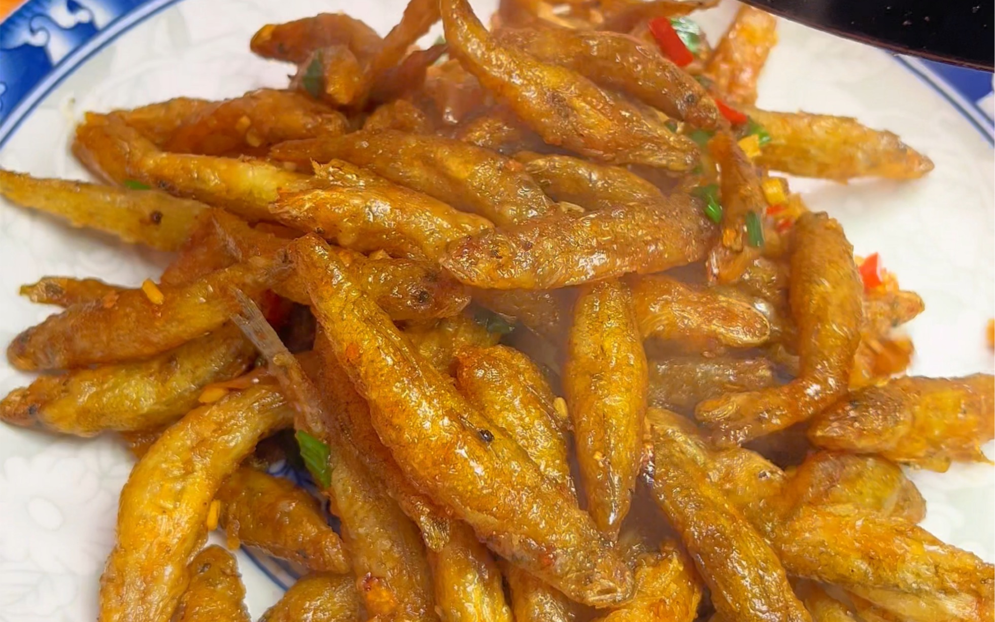 酱油炒狗母鱼,酥脆入味