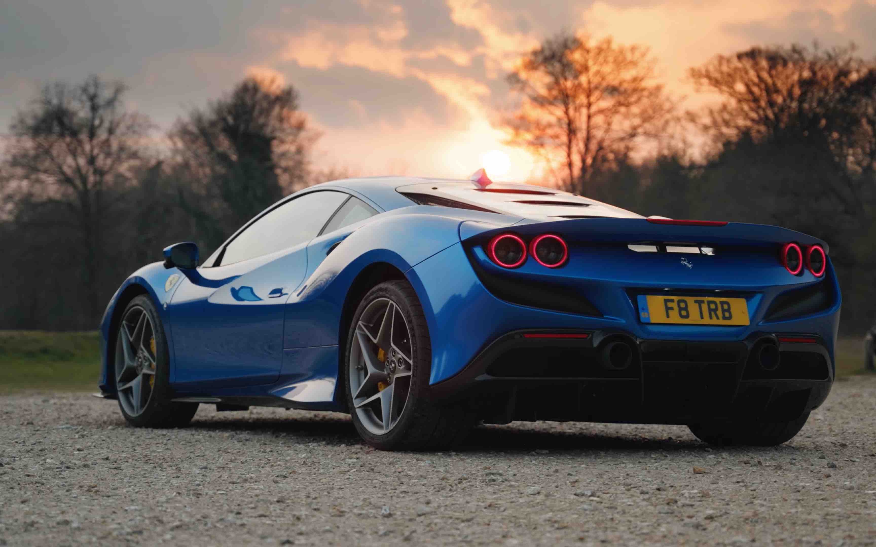 法拉利f8 tributo的二泊一日 - 爽翻了的换挡拨片