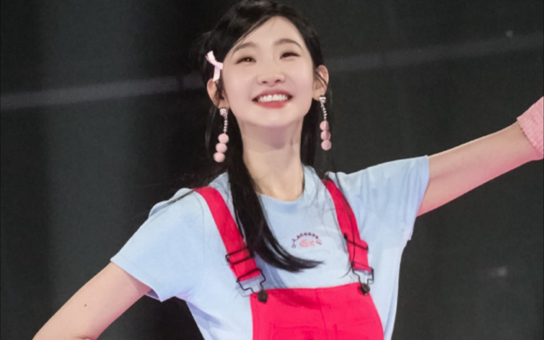 限定爱豆张艺凡回归,好甜,蹦蹦跳跳好可爱