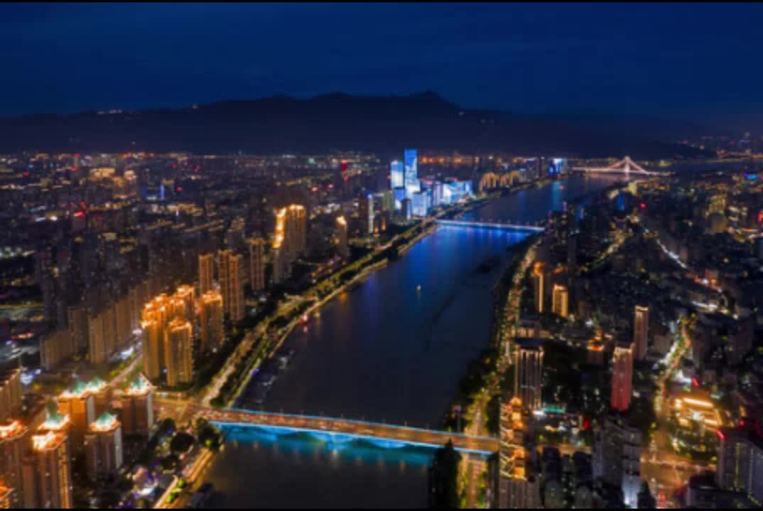 星光微亮陪伴静夜远行：果园