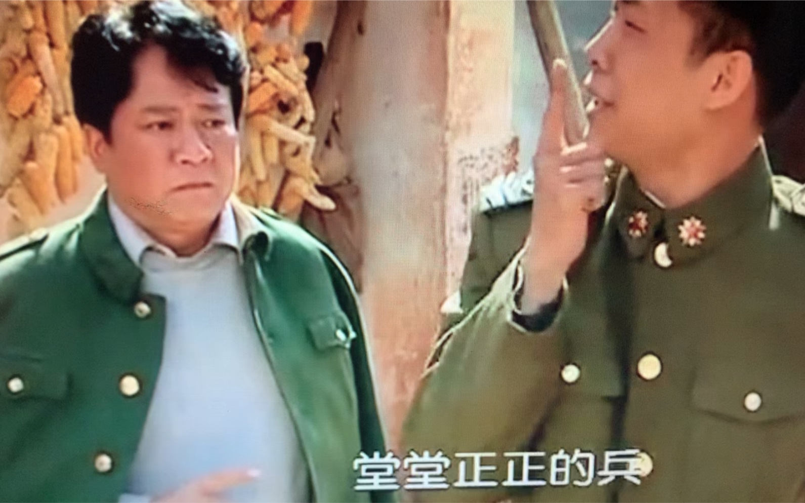 [图]士兵突击 感动片段1 班长史今对许三多父亲说， 一年，一年的时间，我把你儿子带成一个堂堂正正的兵