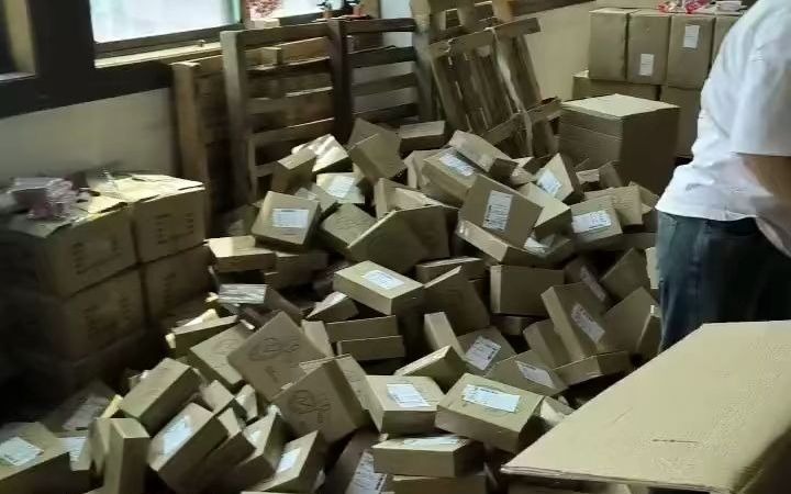 快团团爆单了,仓库后端打包发货忙个不停