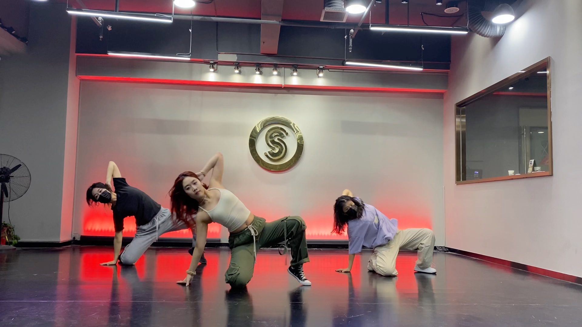 (右一)ending pose 无人能及