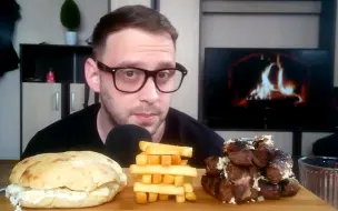 Download Video: 【Serbian Eats A//R】塞尔维亚小哥吃汉堡 薯条 牛肉块？？