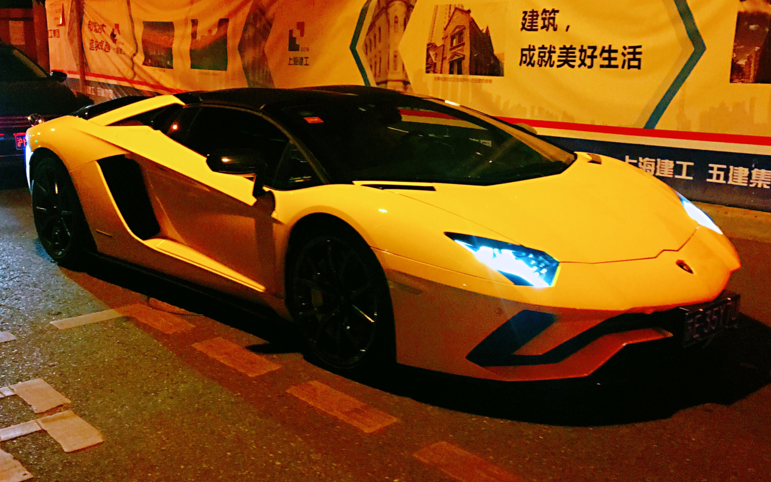 【上海街拍】敞篷版全新款埃文塔多s想跑但跑不开了--lamborghini