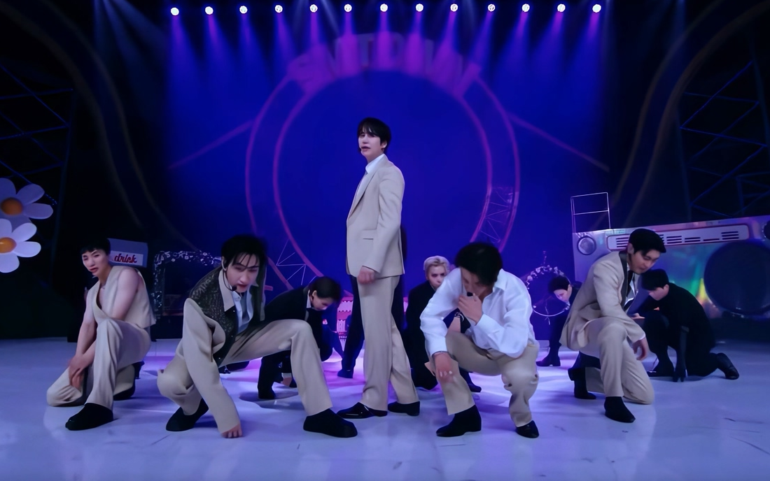 [图]【4K 舞台】Super Junior《 Sorry Sorry 》SMTOWN 20230101