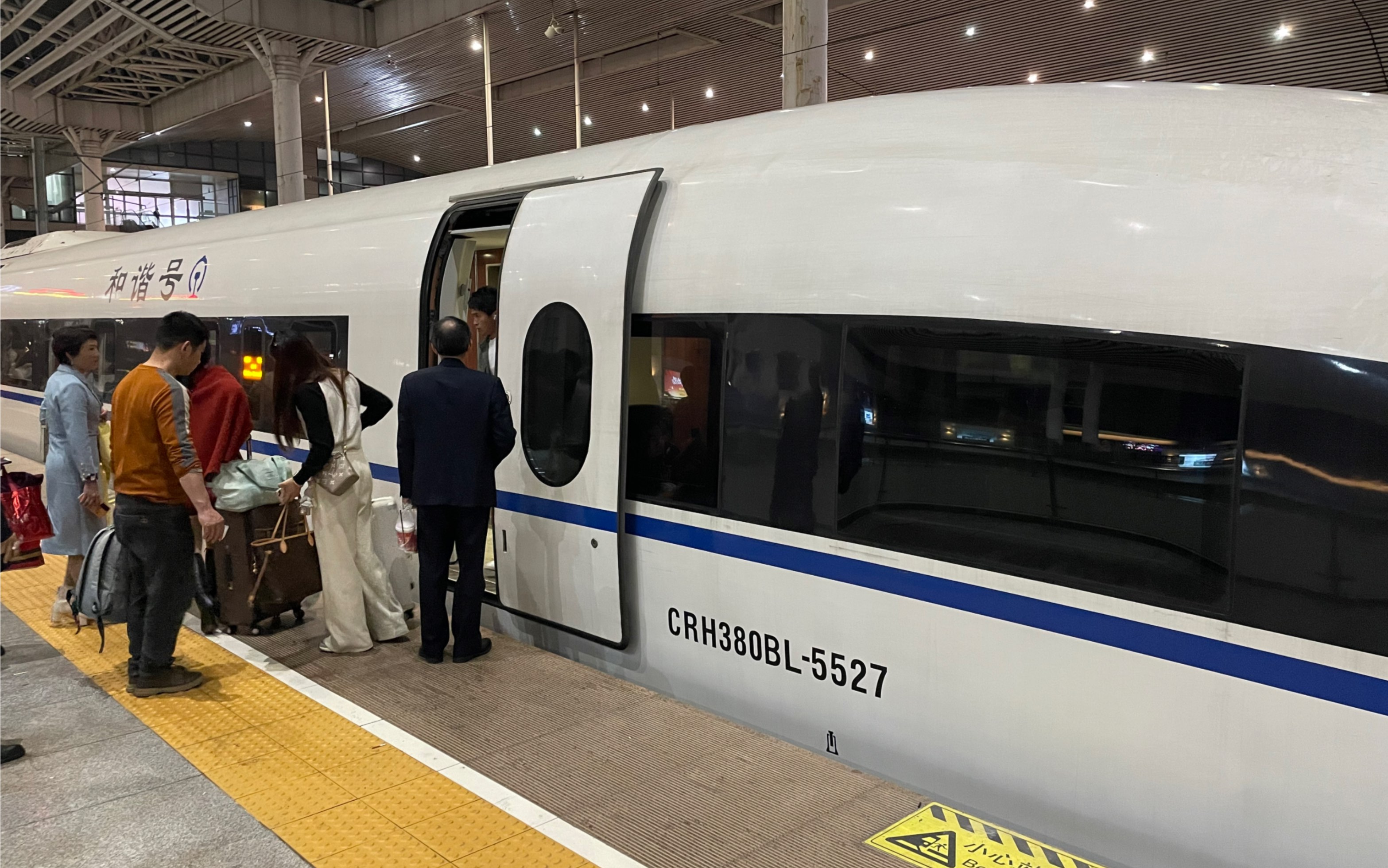 2.19 g241进站 crh380bl-5527