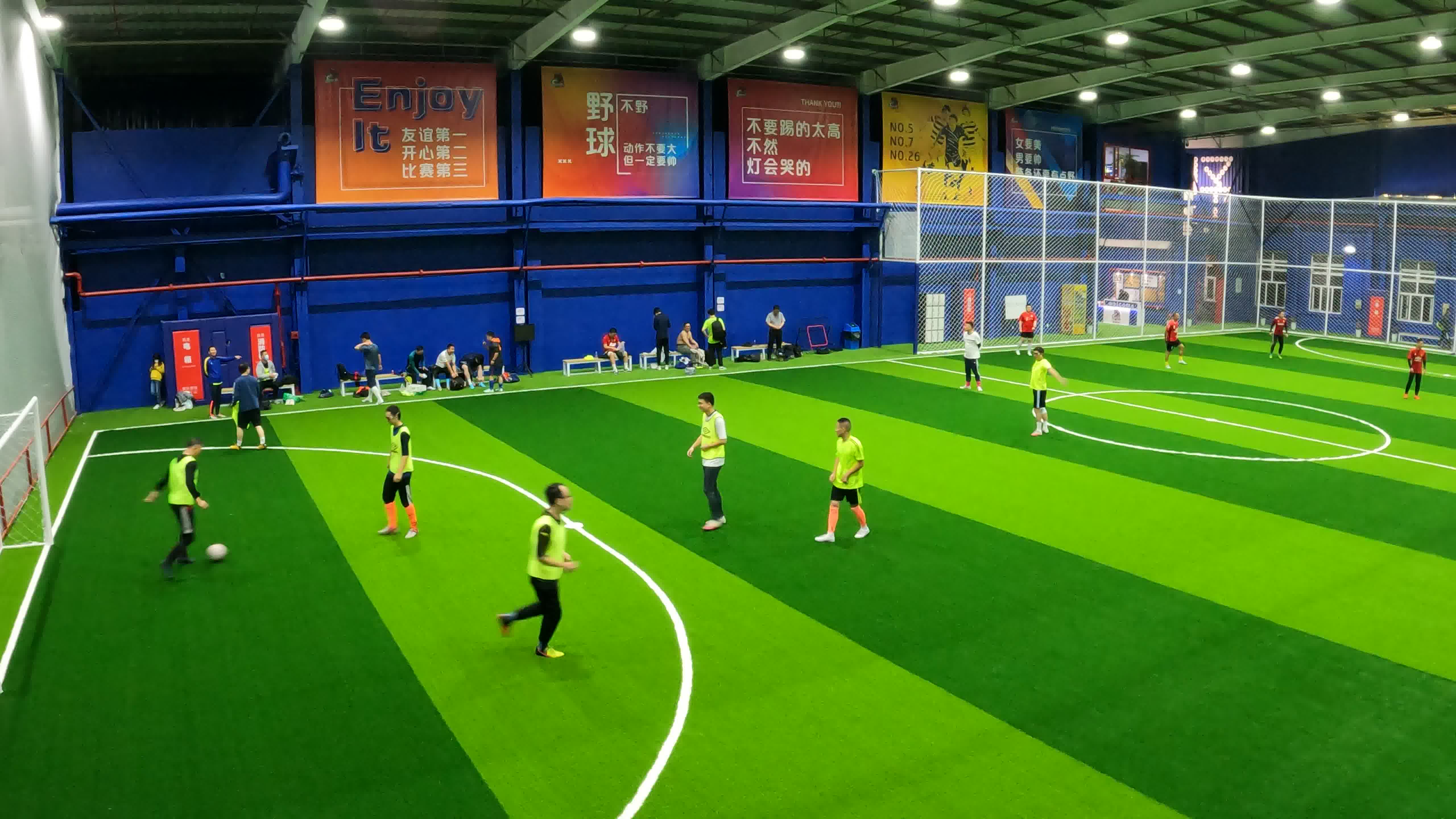 丽春足球队亮相猩际野球室内足球馆20221029