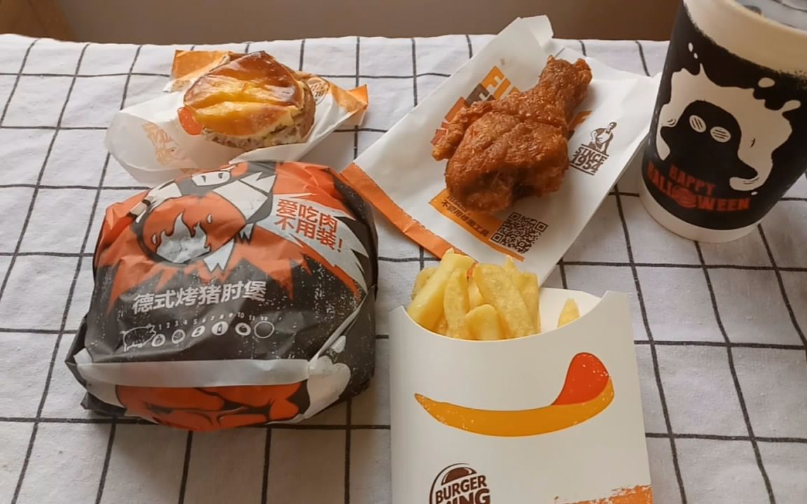 外卖达人龙崎25元就吃到汉堡王德式烤猪肘堡套餐王道椒香鸡腿芝士小皇