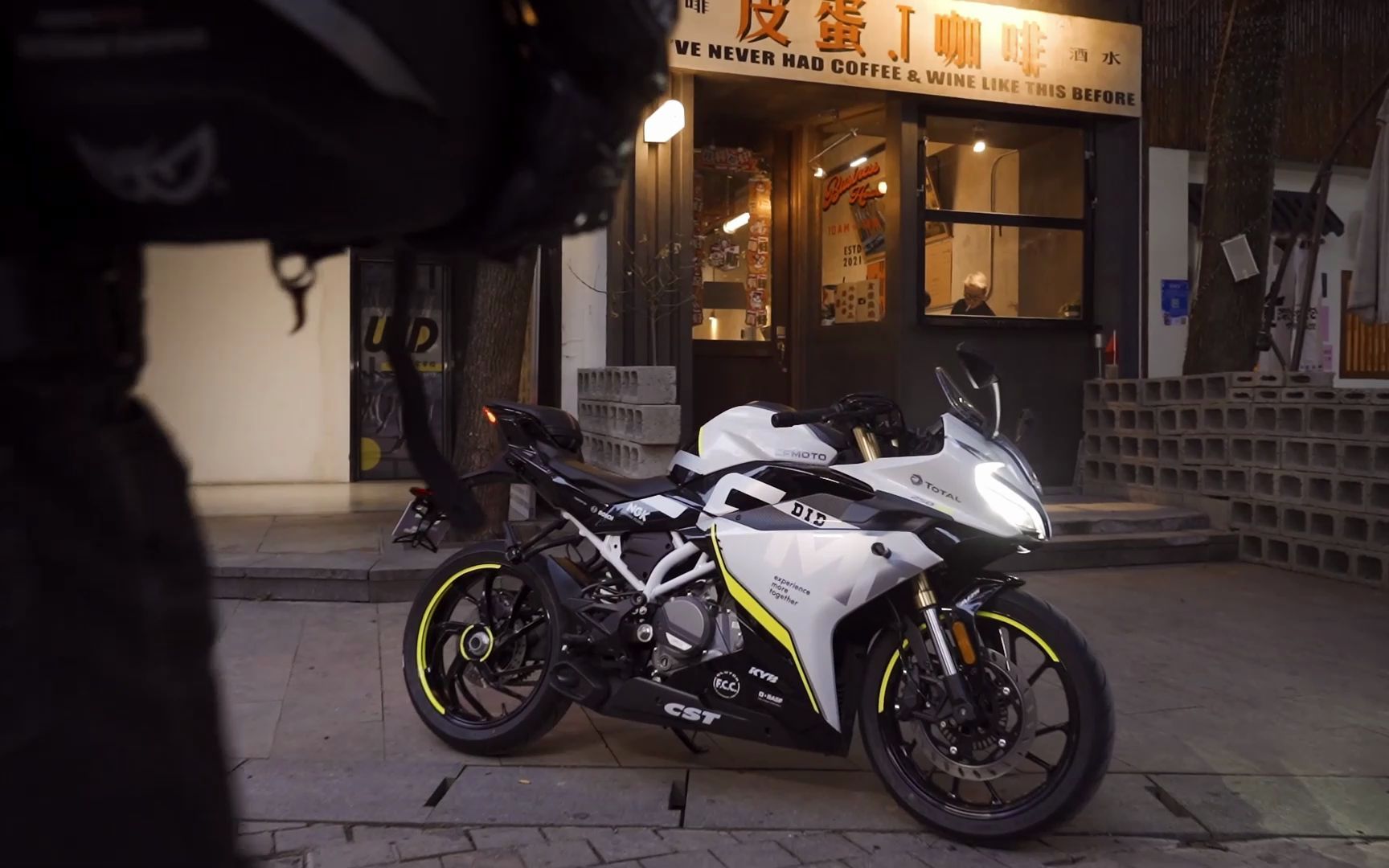 春风250三兄弟你会选择250sr赛道版my22吗