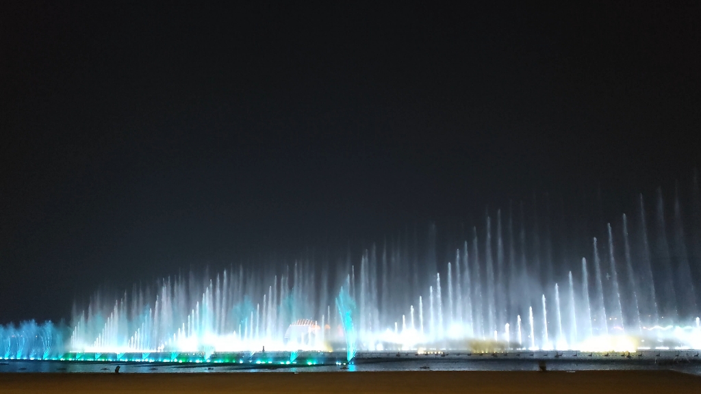 泰安天平湖大型音乐喷泉-光亮