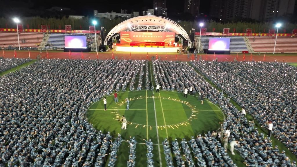 震撼!昨晚,6400名珠科学子操场一起大合唱《海阔天空》哔哩哔哩bilibili