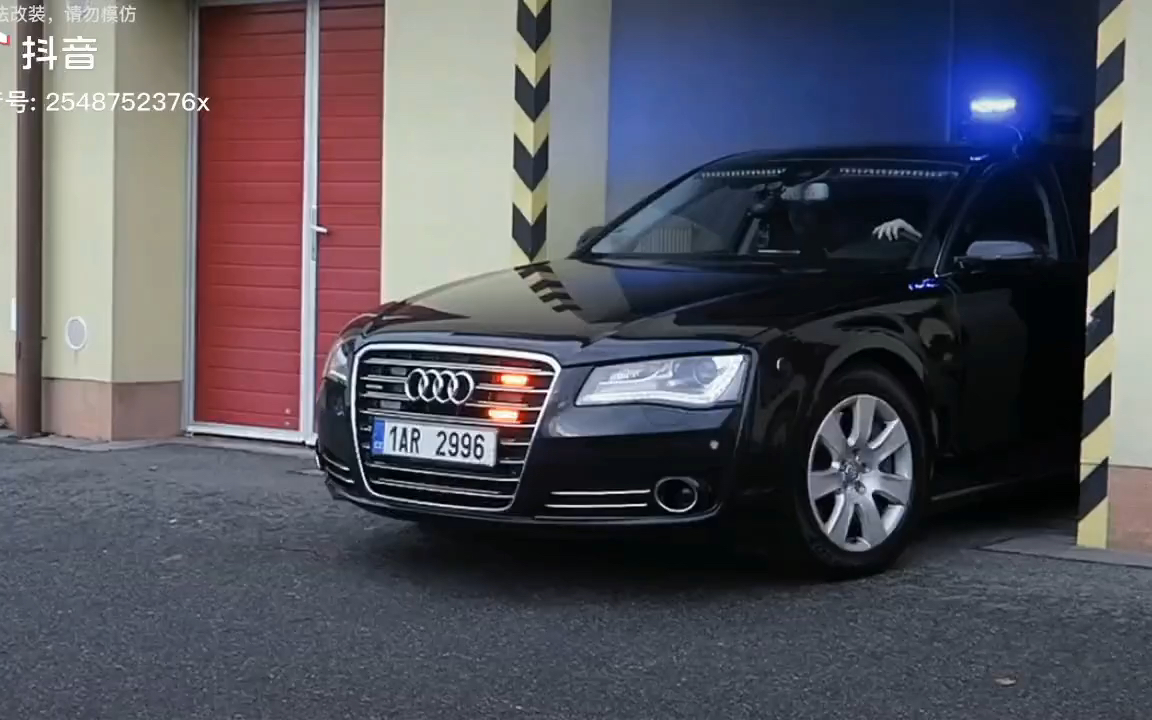就怕奥迪带爆闪