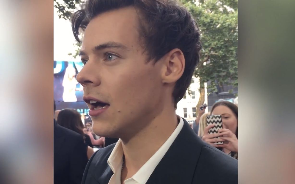 [图]Harry Styles《敦刻尔克》首映采访超近摄像美到让人灵魂出窍听不懂话