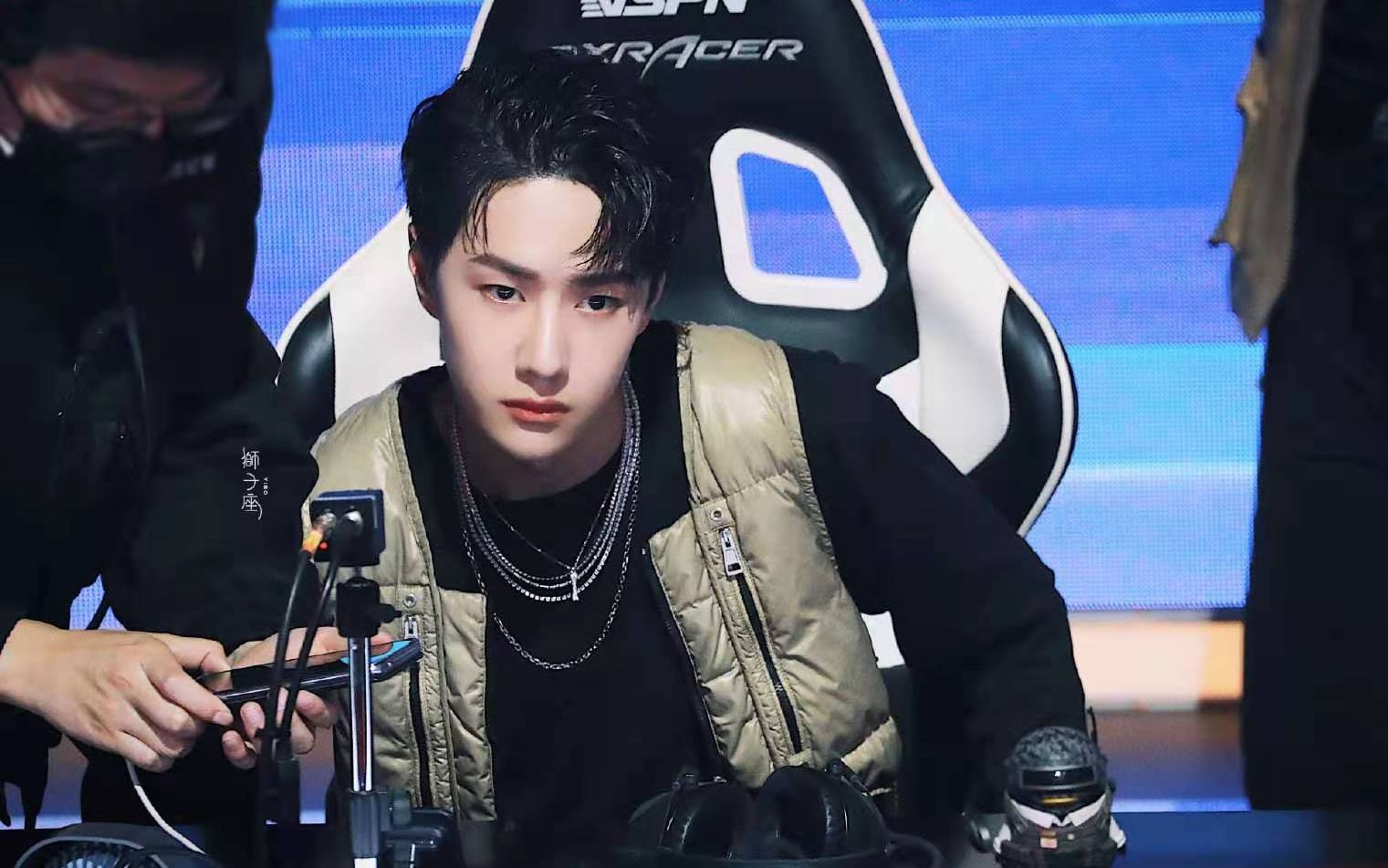 【王一博】20.11.15和平精英代言人 帅呆了