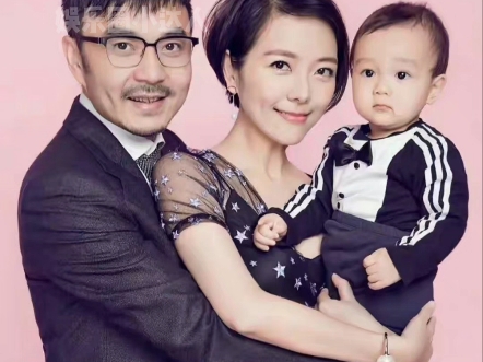 网友偶遇#汪涵 老婆#杨乐乐 带儿子出游,9岁小沐沐长得跟爸爸汪涵好像