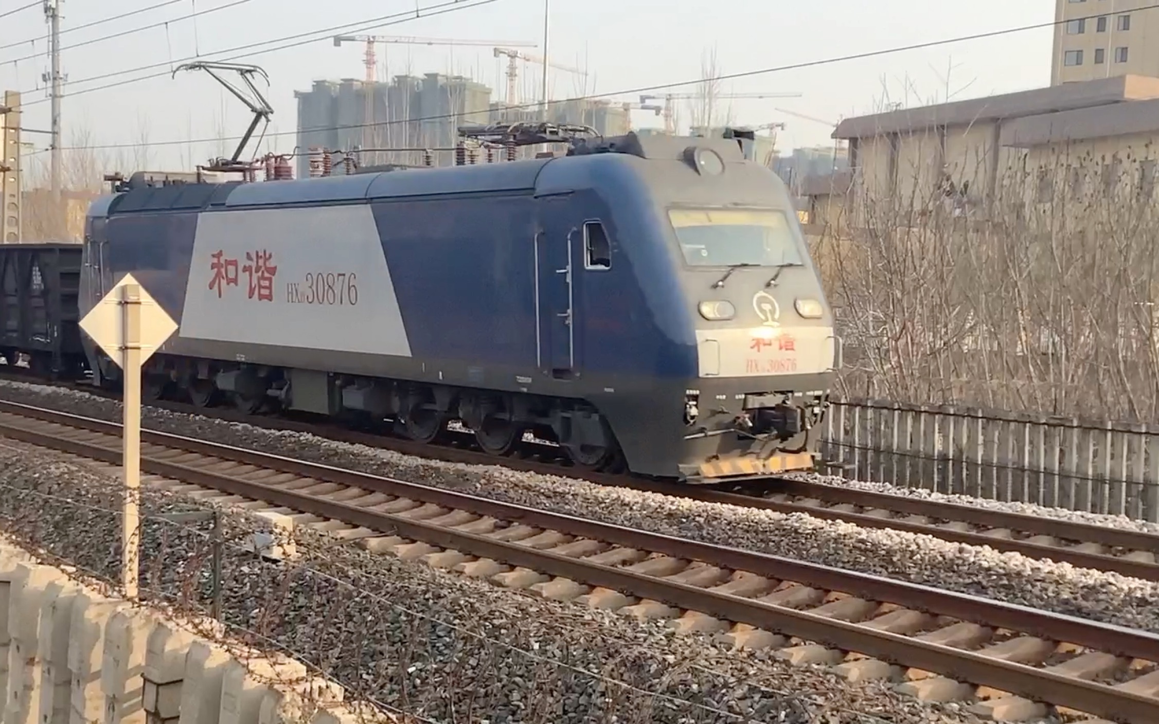 【胶济线】拍车时三辆hxd3友好鸣笛