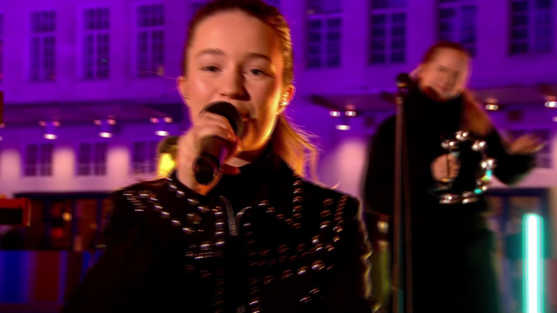 [图]Sigrid - Don't Feel Like Crying (The One Show 2019-03-01)