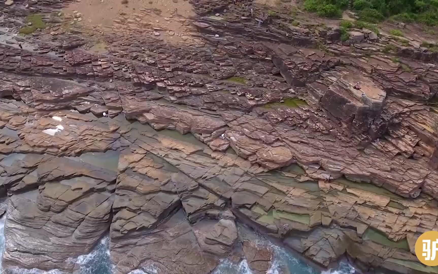 [图]实拍香港東平洲，地形有如一弯明月，特别壮观