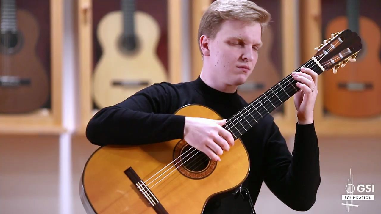 [图]Piazzolla's Primavera Porteña played by Mateusz Kowalski