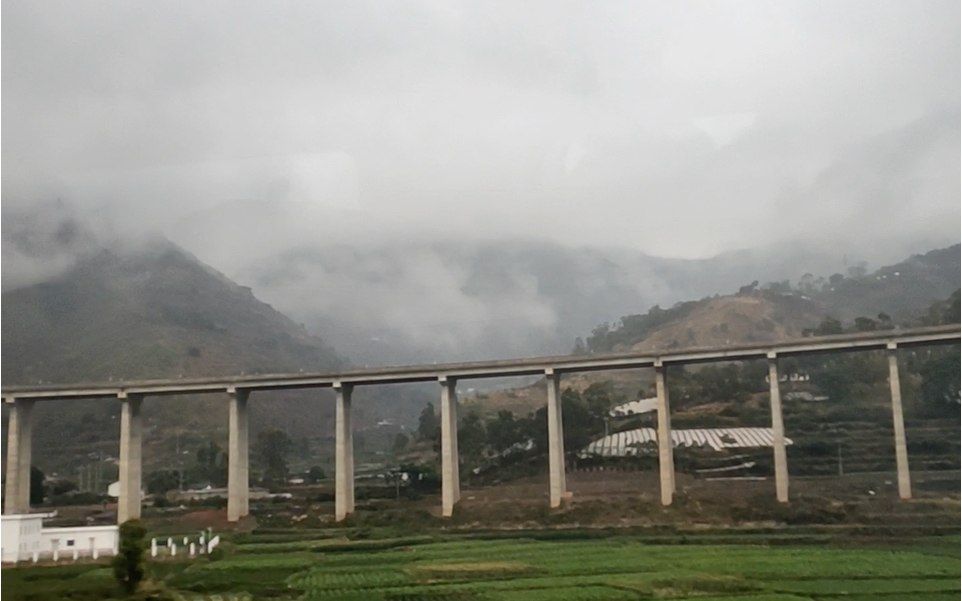 [图]山路漫漫慢慢，细雨濛濛蒙蒙