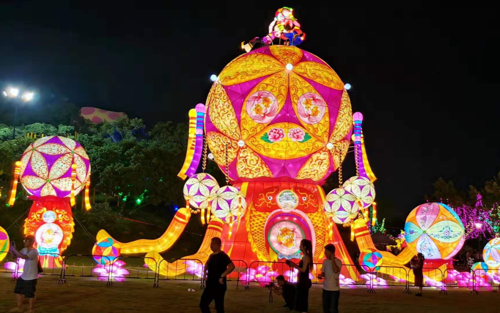 实拍广西南宁青秀山大型灯展,10月20号前都有得看