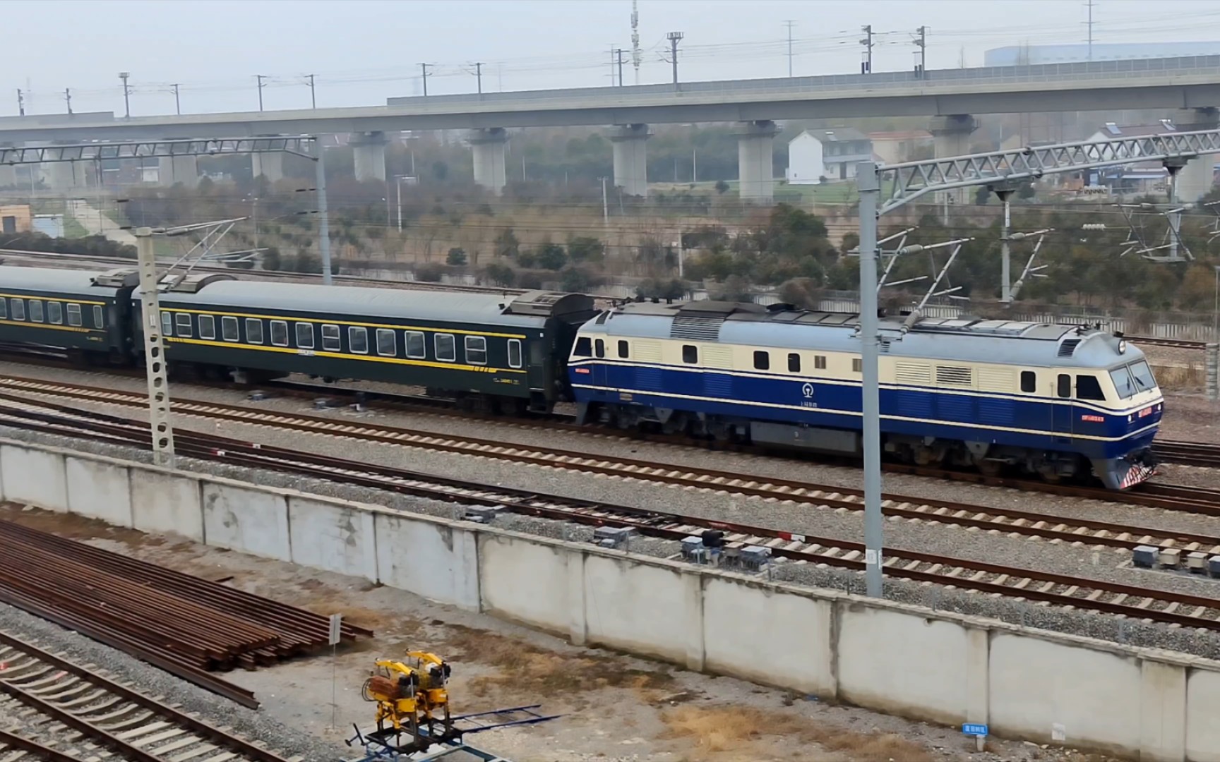 1.12攝 k563次 df11 0413 海安站l場發車去lll場方向