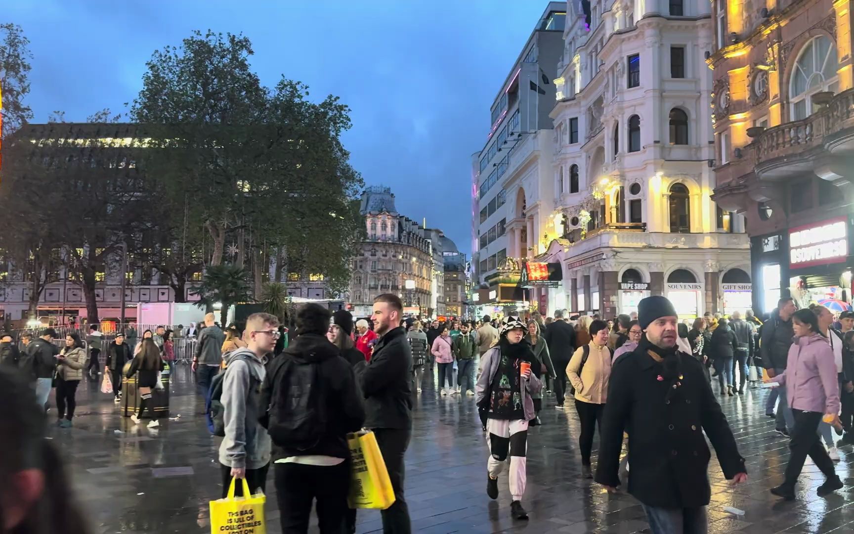 【超清英国】漫步周六傍晚的伦敦 万圣节前夕的城市街道 2023.10