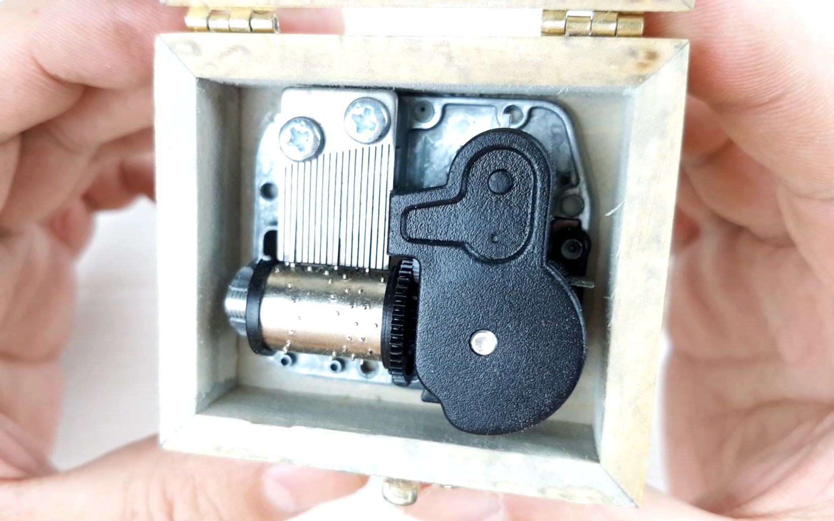 硬核拆解音乐盒拆开就装不回去了