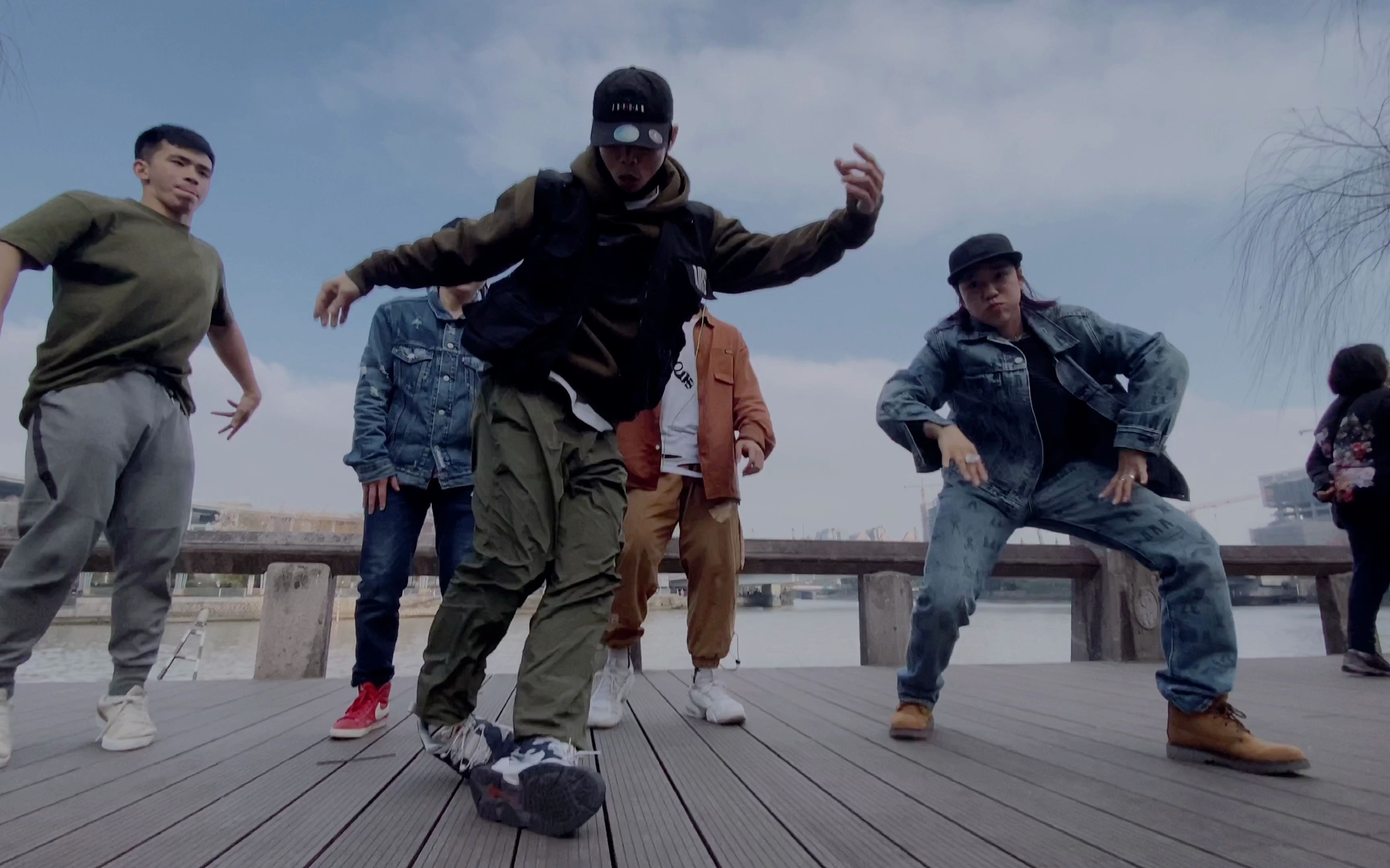 2021杭州街舞团队街头freestyle solo 过大年_哔哩哔哩 (゜-゜)つロ