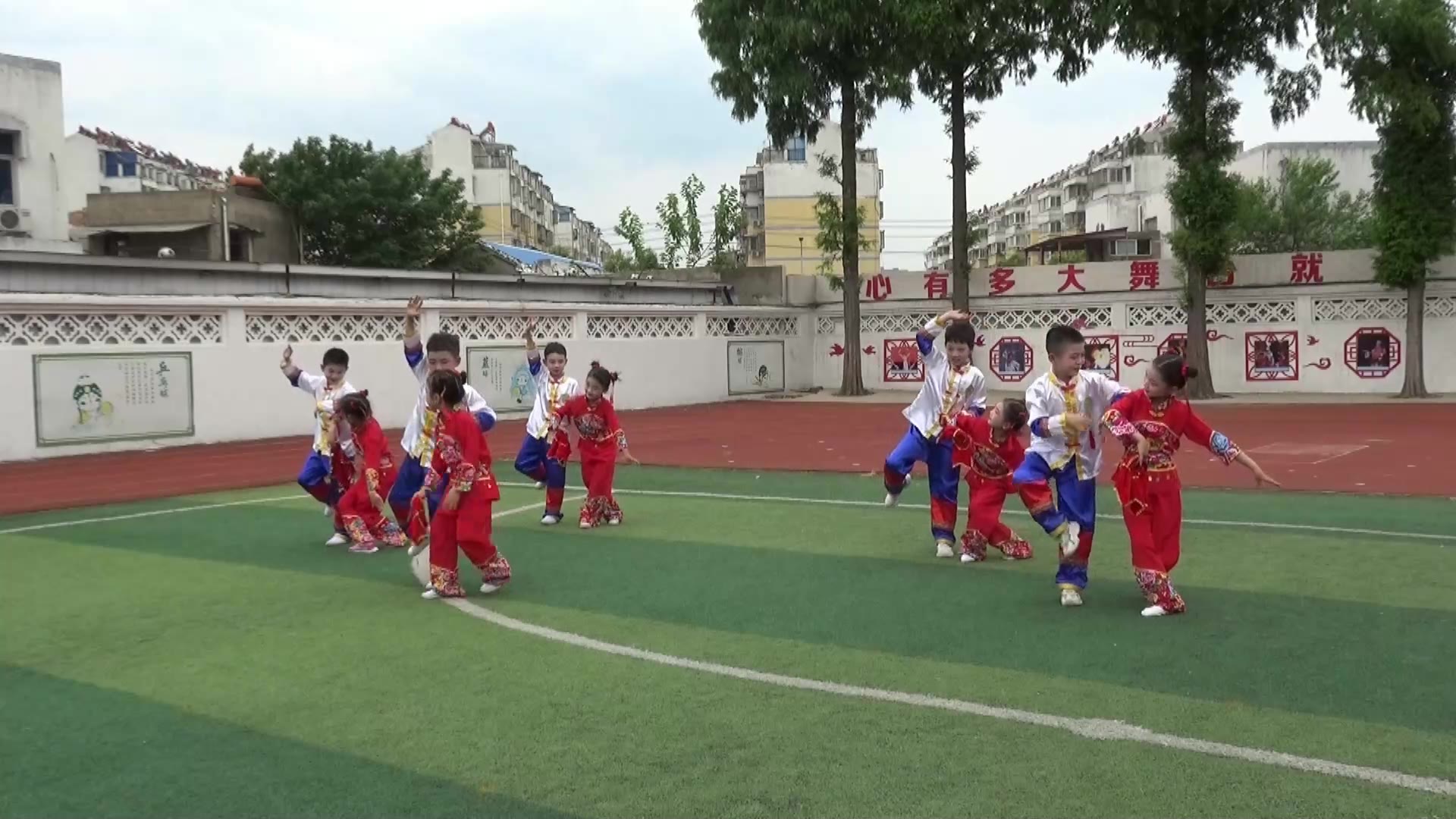 [图]15工农小学黄梅戏表演《闹花灯》