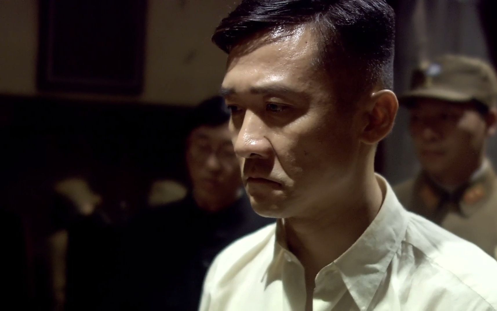 人间正道是沧桑杨立仁一般是喜怒不形于色冷若寒冰几次情绪化冲动使