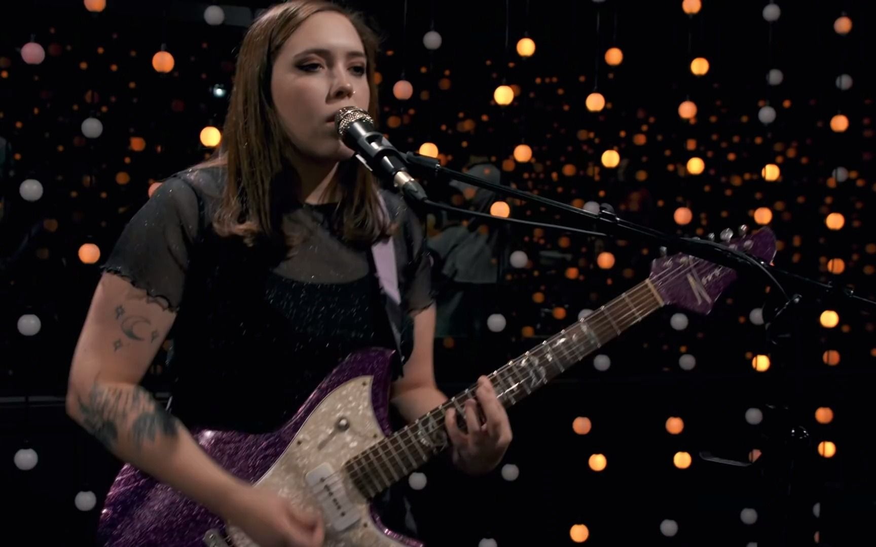 [图]美国田纳西州纳什维尔独立摇滚Soccer Mommy - Full Performance (Live on KEXP)