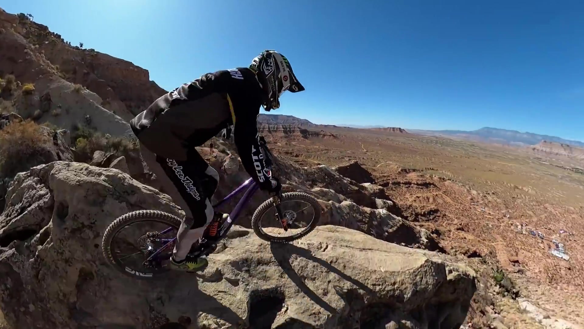 gopro: 自杀式断崖山地车坠山赛!