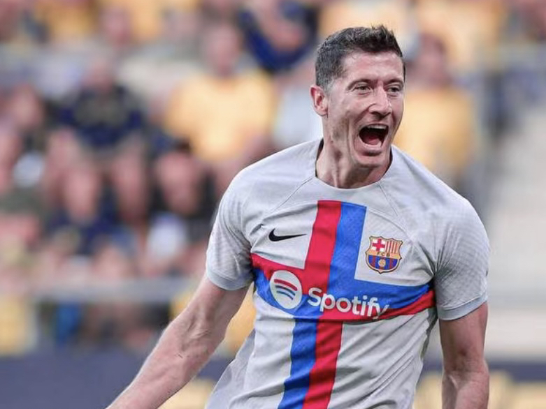 fc mobile | 莱万有一球很帅!