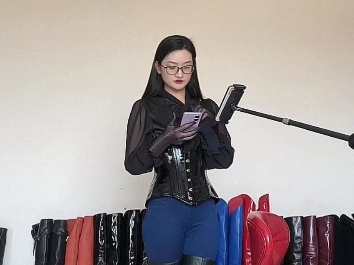 执老师大腿靴换穿高跟鞋 黑丝-牛仔裤-皮束腰