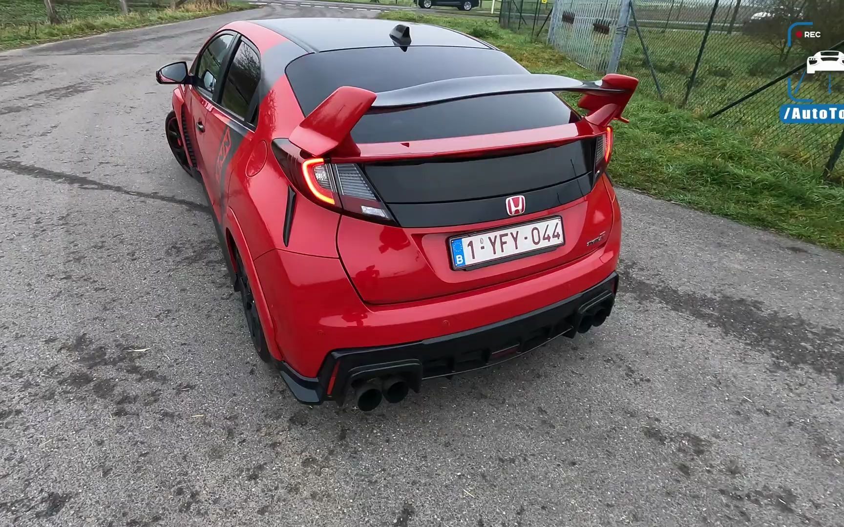 370hp本田思域r型fk2自动驾驶汽车在高速公路上