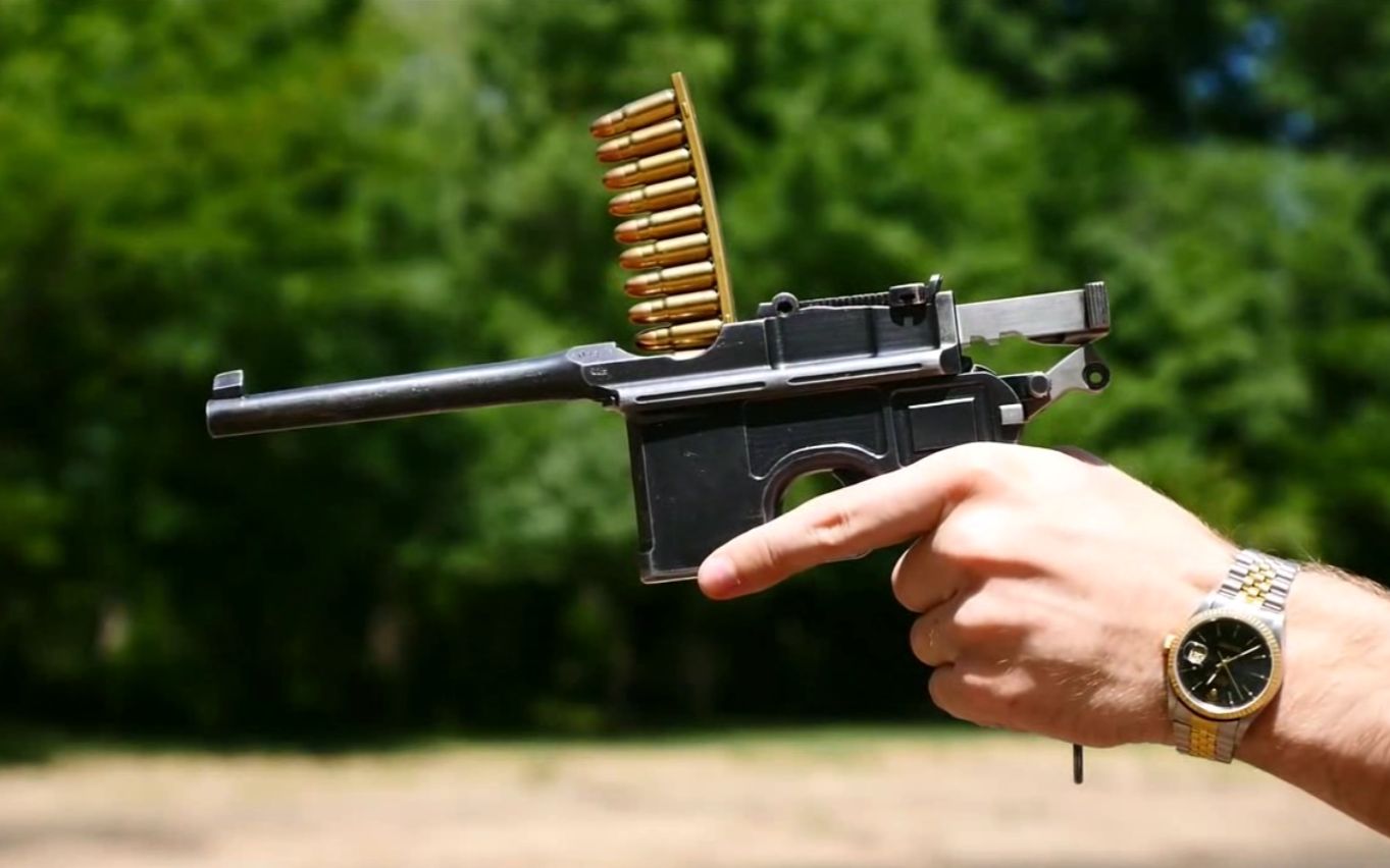 二战时期的驳壳枪在中国人手里服服帖帖因为我们掌握了小技巧