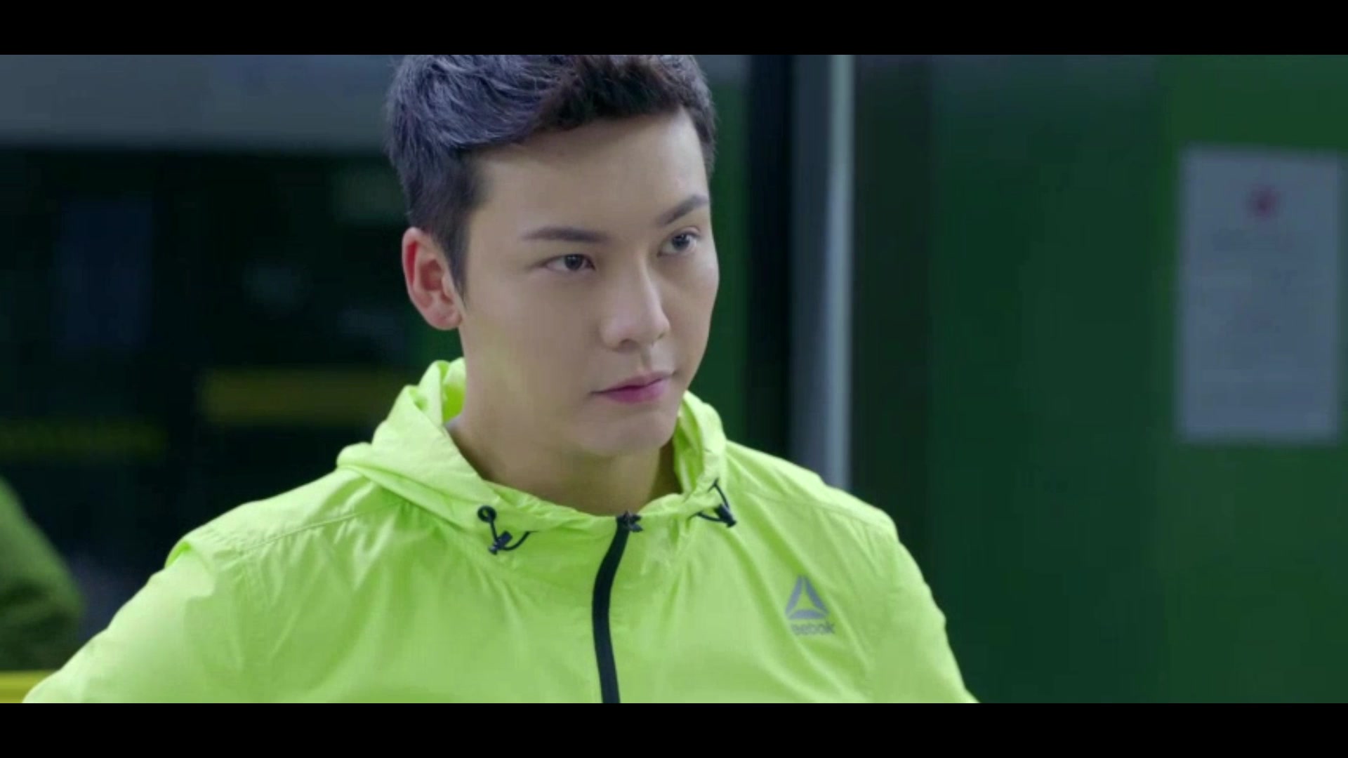 强势围观陈伟霆地铁花式跑酷帅到炸裂爱了爱了太帅了