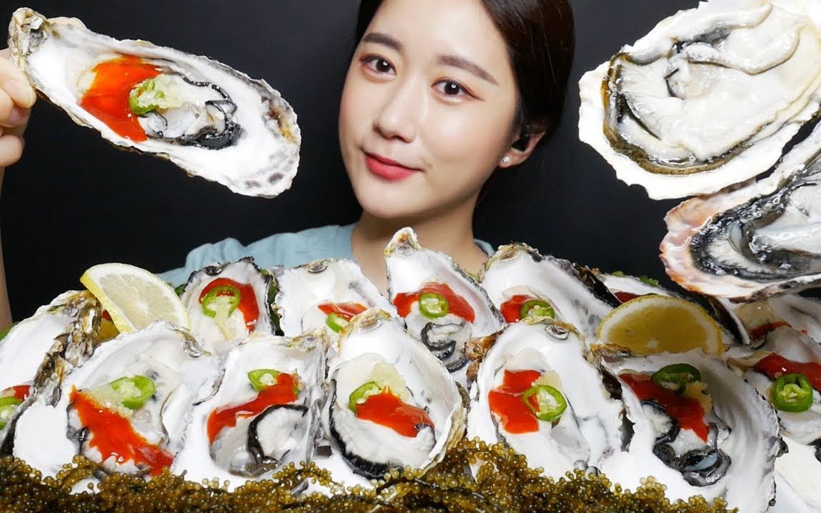 【onhwa 】韩国美女小姐姐喜欢生吃生蚝,放入蒜末,辣椒和胡椒酱,就开