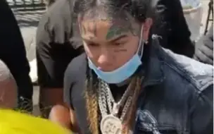 下载视频: 正道的光！6ix9ine在洛杉矶街头给穷人发钱