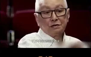 Video herunterladen: 刘关张  偷玉米 被抓，被 导演 指着鼻子骂：没出息