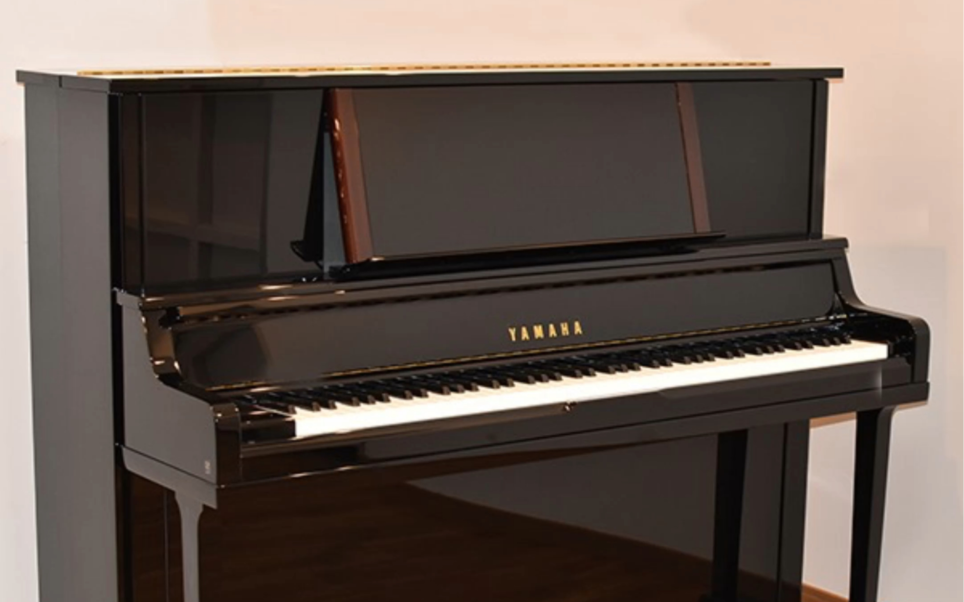 yamaha雅马哈米字背柱钢琴ux100