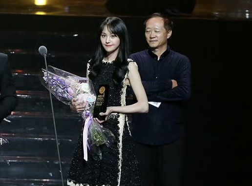 2015年的爽子 以为贝微微出来走红毯了